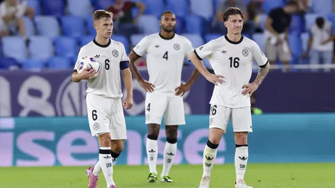 天津大爷玩转滑冰，网友一片赞誉！